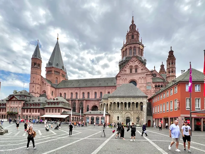 Cannabis culture in Mainz, Germany, highlighting local lifestyle, cannabis laws, student life and cannabis social clubs.